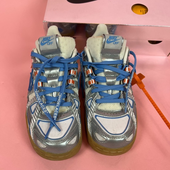 Off-White : Nike Air Rubber Dunk - Picture 2 of 11